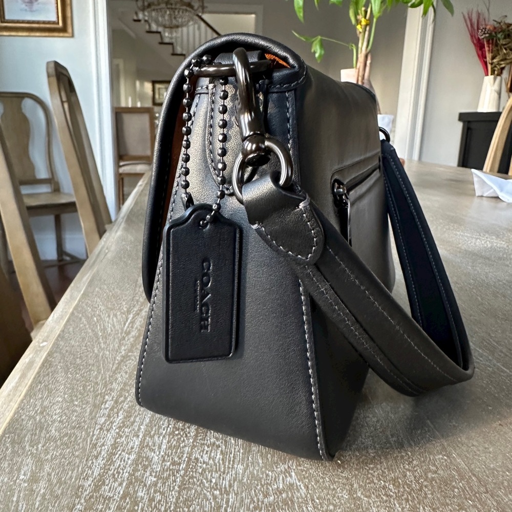 Black soft tabby Coach bag - Picture 2 of 7